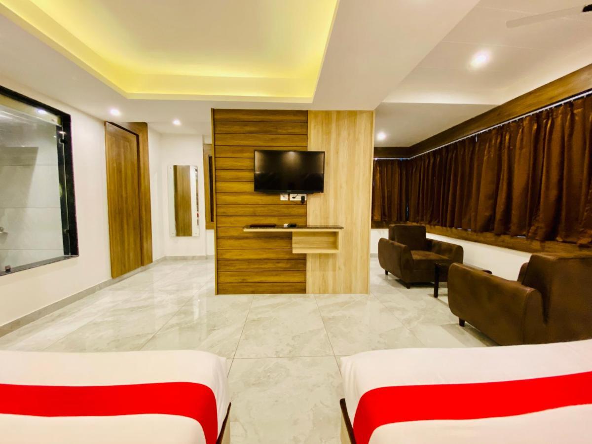 The Eleganza Hotel Jhajra Exterior photo