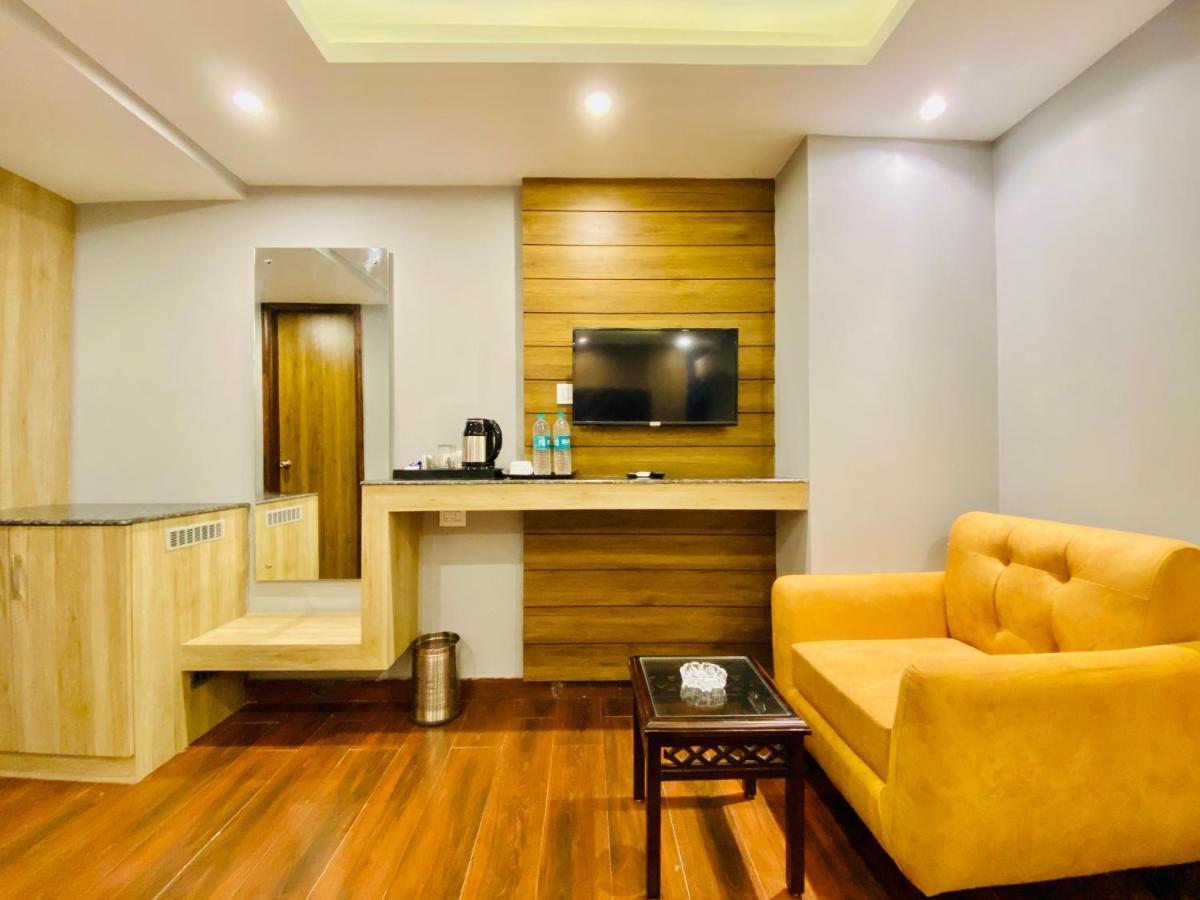 The Eleganza Hotel Jhajra Exterior photo