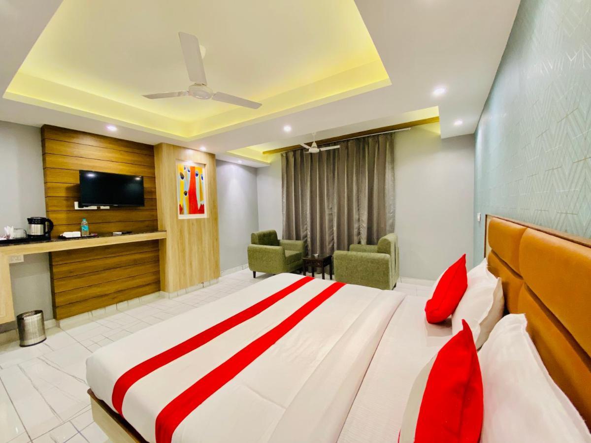 The Eleganza Hotel Jhajra Exterior photo