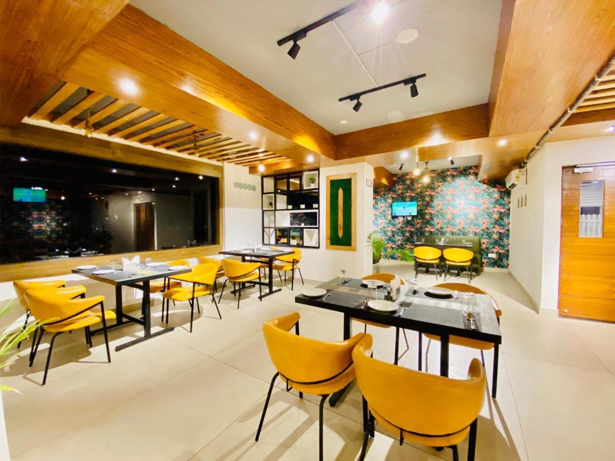 The Eleganza Hotel Jhajra Exterior photo